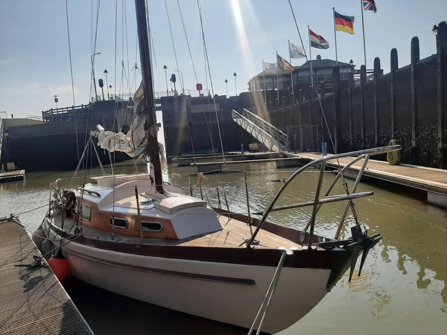 Cosy Sailingboat In Vlissingen Hotel Exterior foto